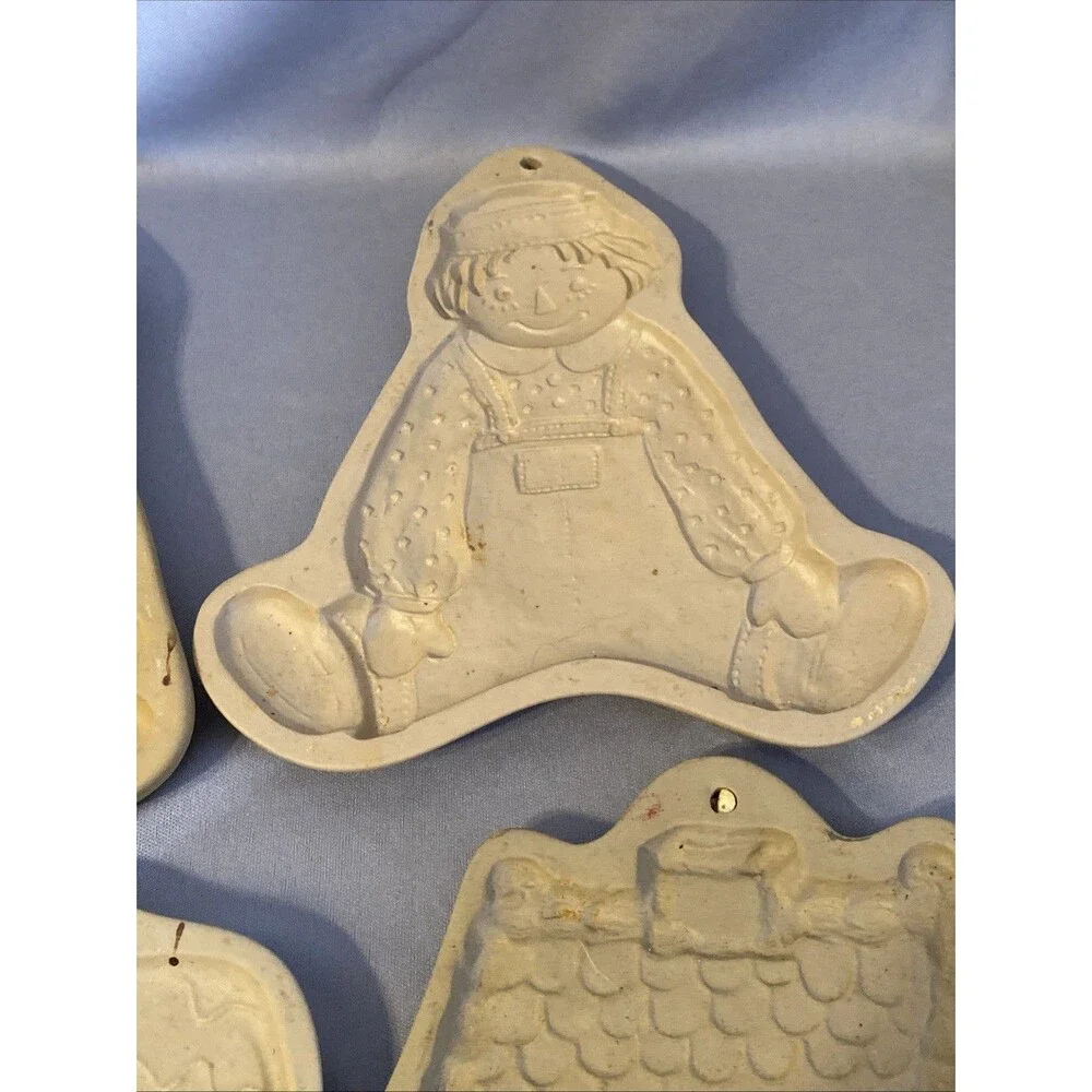 Lot of 4 Vintage Cookie Molds Brown Bag Cat Cow House Raggedy Ann Andy Baking